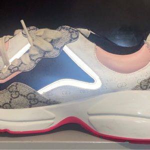 Good condition just missing sole